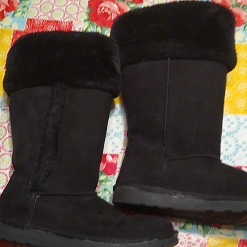 Arizona Black Midcalf faux fur accents